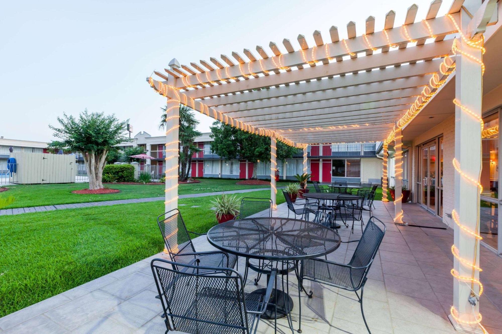 Ramada By Wyndham New Iberia Hotel Luaran gambar
