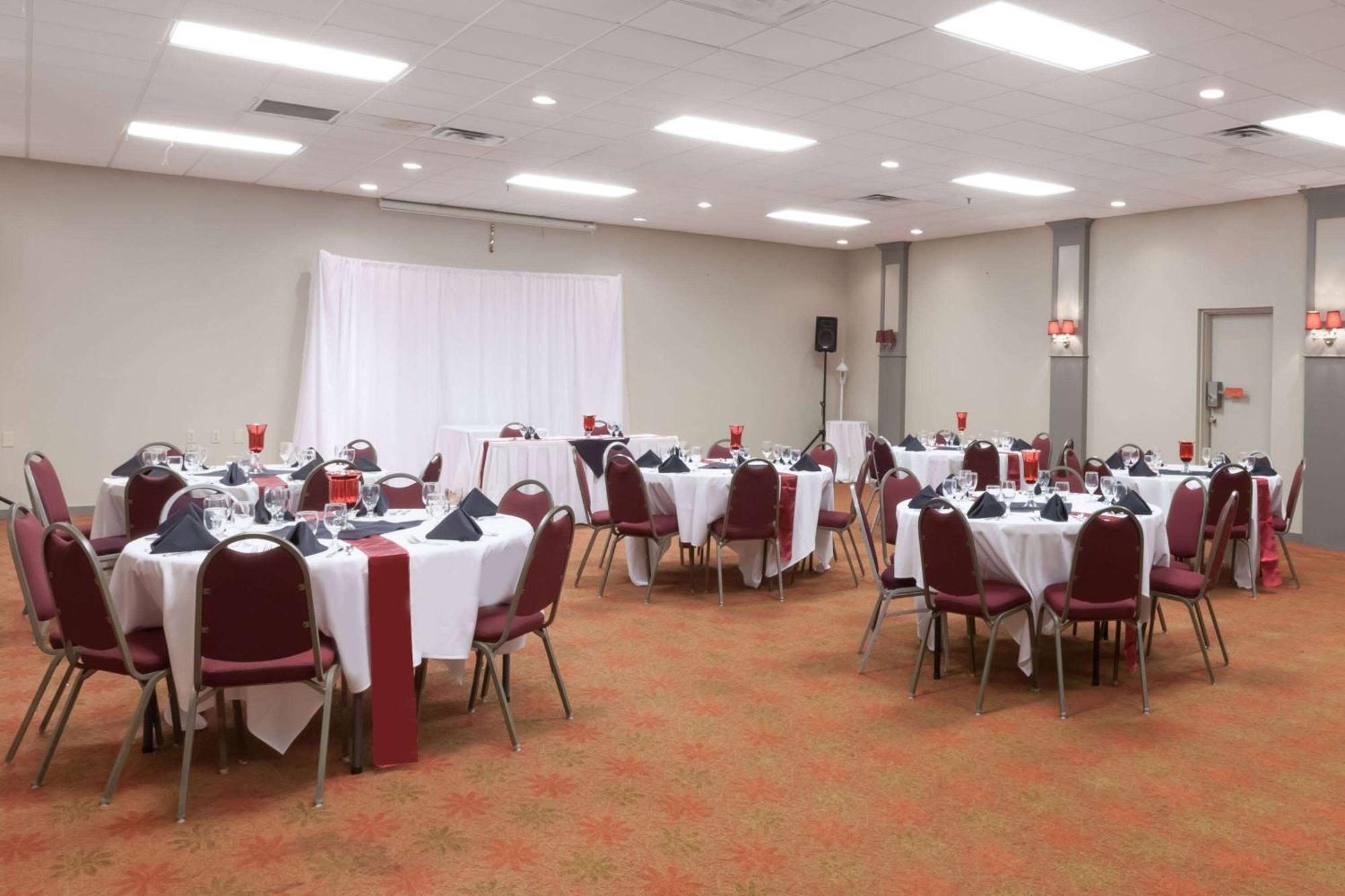 Ramada By Wyndham New Iberia Hotel Luaran gambar