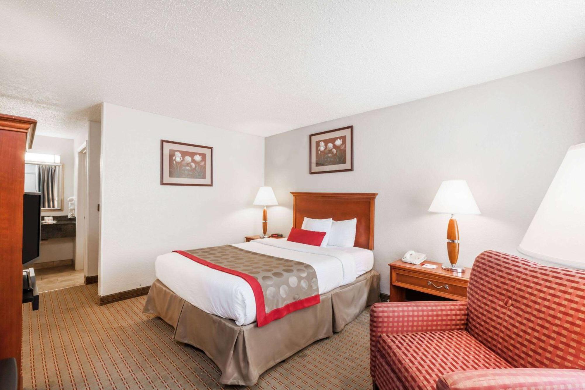 Ramada By Wyndham New Iberia Hotel Luaran gambar